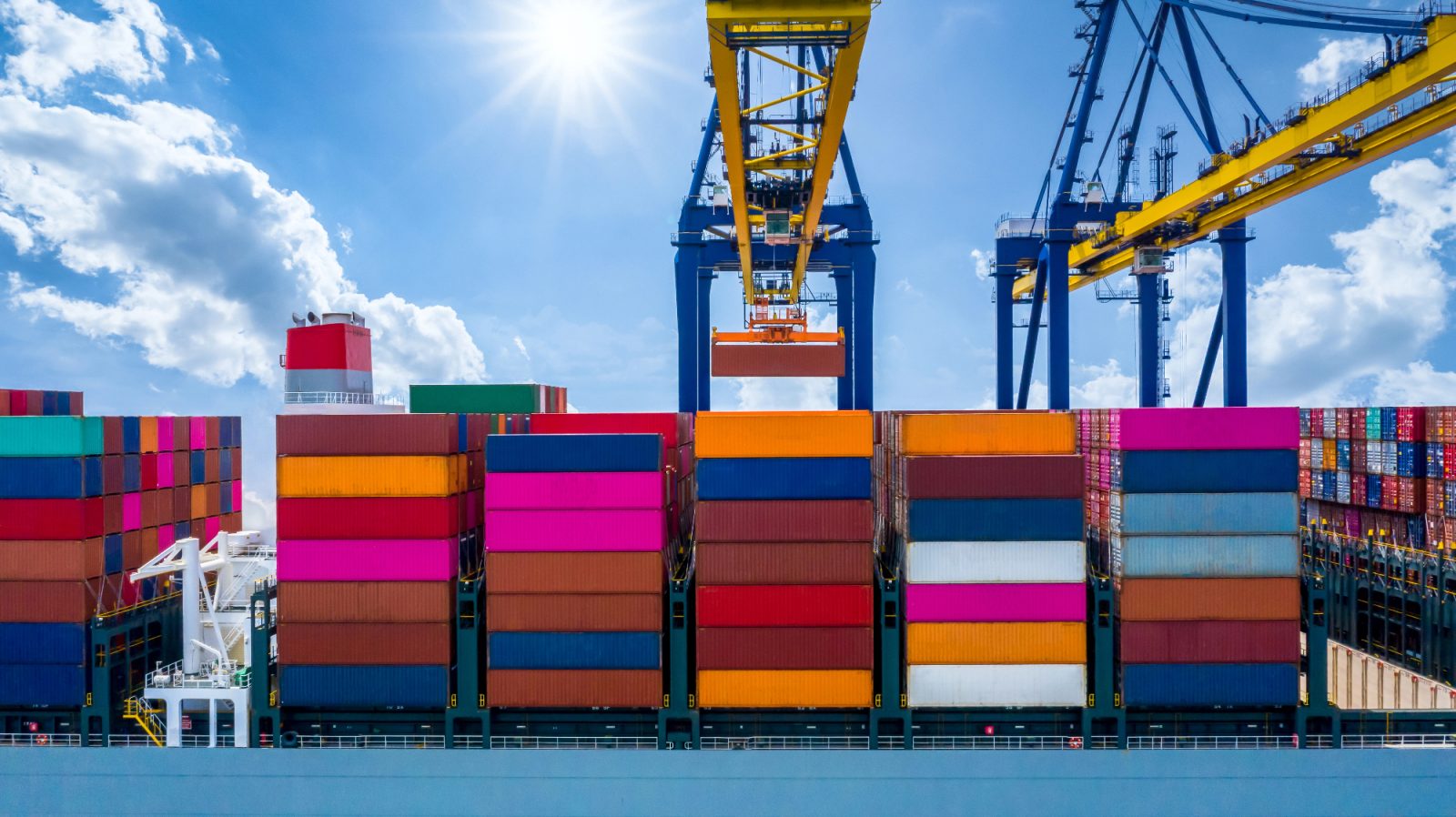 Logistika Koper – vsakdan, ki ga večina ne opazi, a nanj vsi računajo